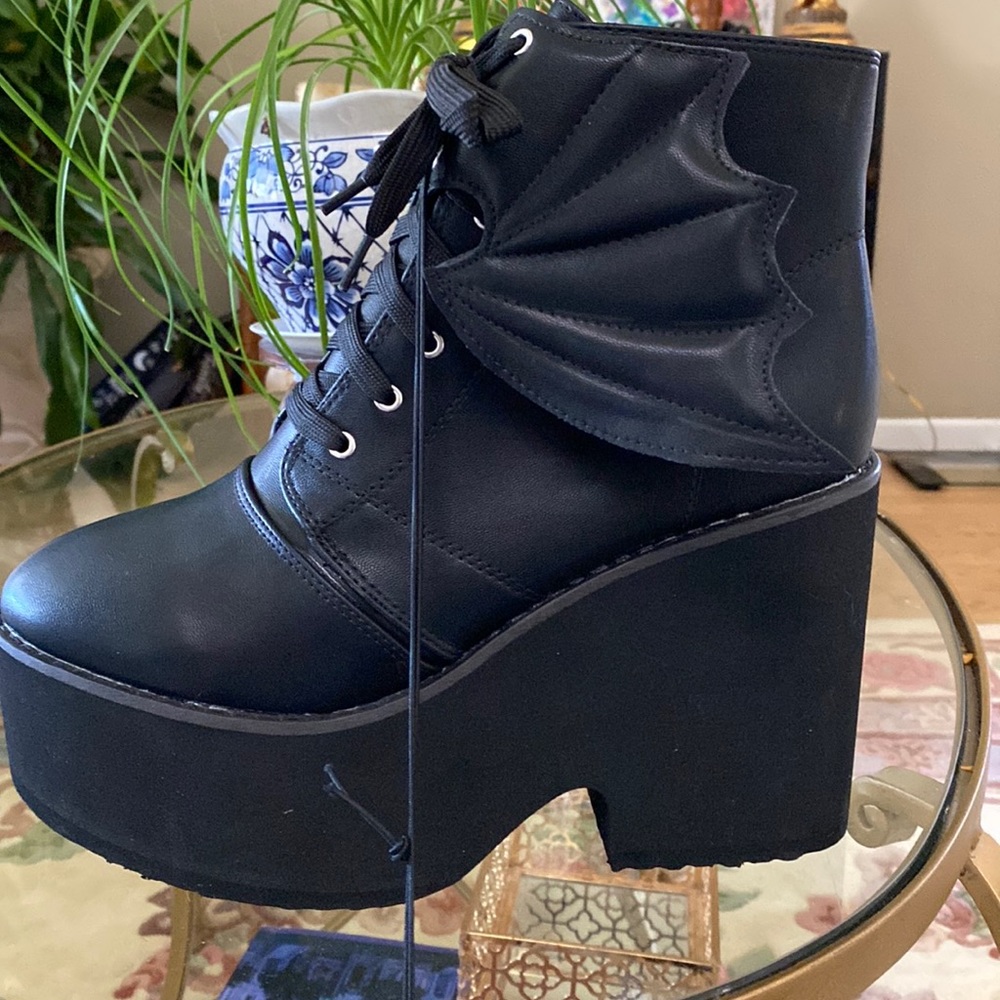 Size 9 brand new bay platforms. Never worn in original Hot topics bag.